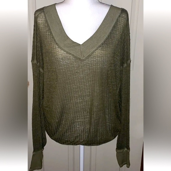 We The Free Green Color Washed Destructed Long Sleeve V-Neck Shirt Size XS - Picture 1 of 3